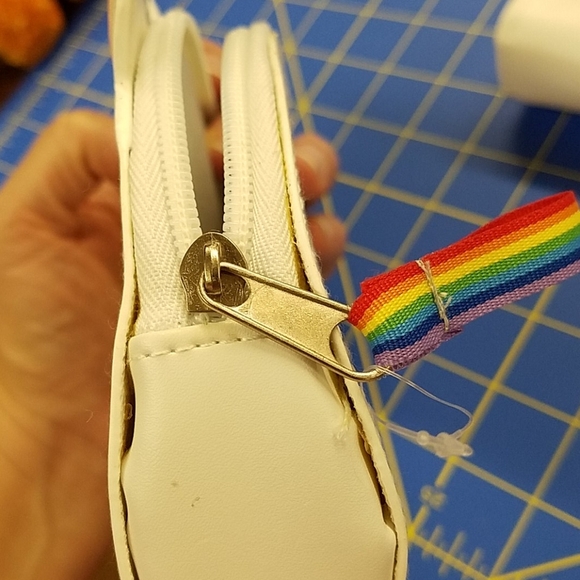 Unicorn Clutch Zipper Bag 7 x 5 x 1 - Picture 4 of 4